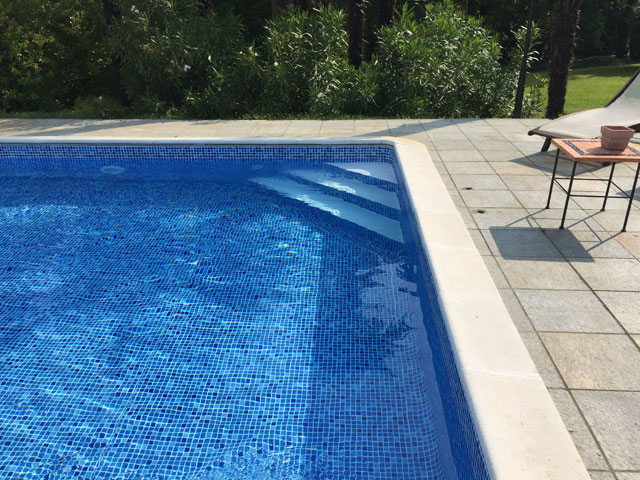 Piscina interrata in spiaggia