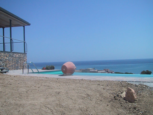 Piscina interrata stretta