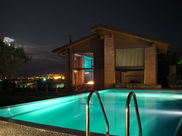 Piscina interrata illuminata