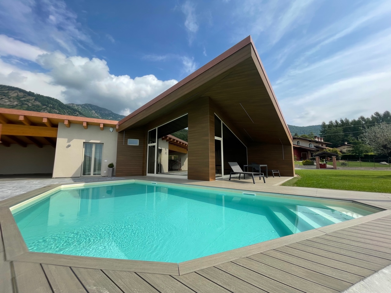 Piscina interrata forma personalizzata