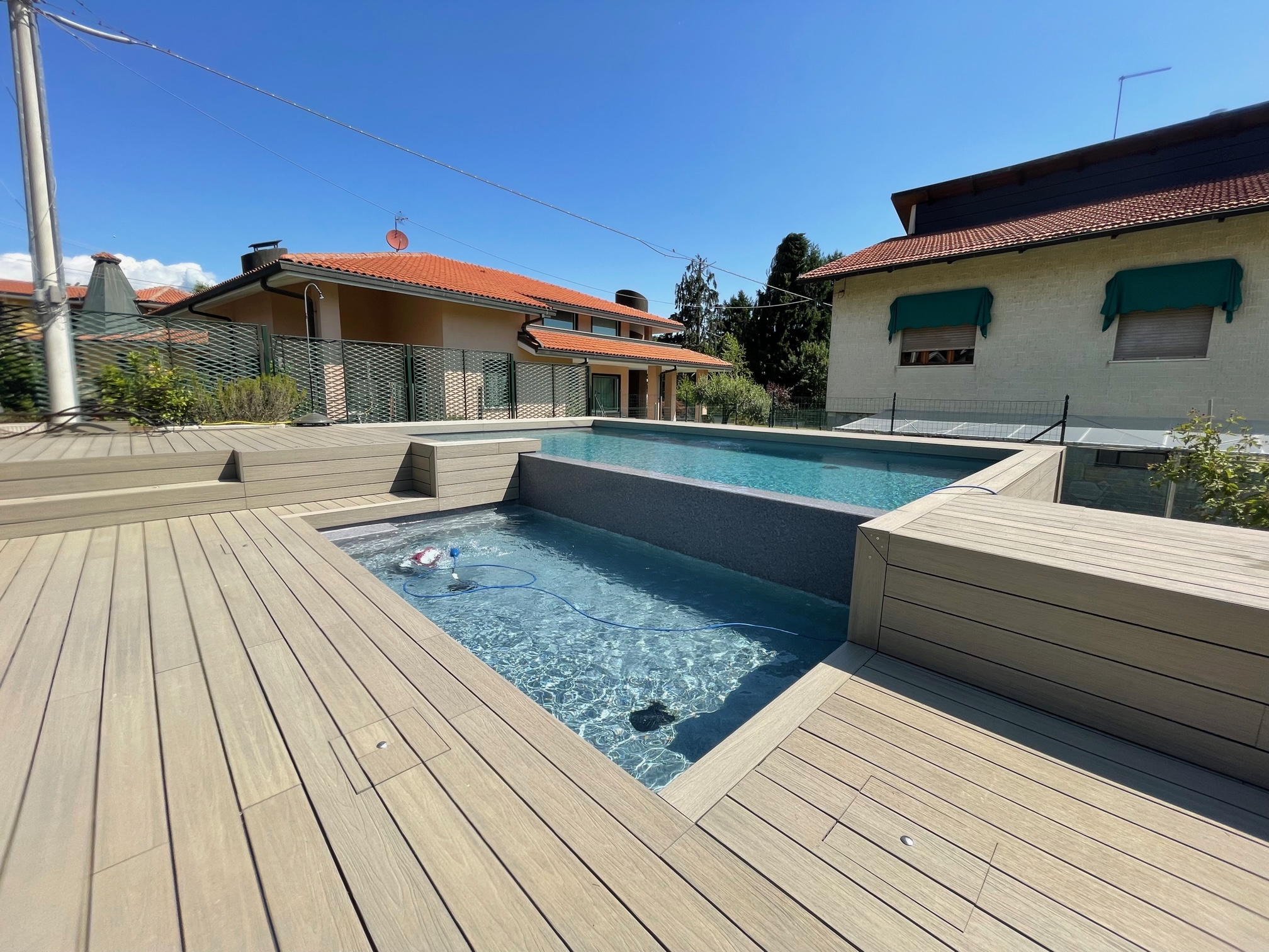 Piscina su due piani esterna 